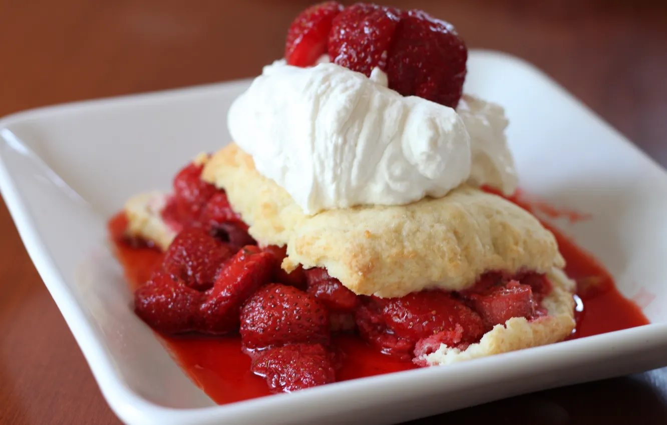 Photo wallpaper cream, strawberry, plate, dessert