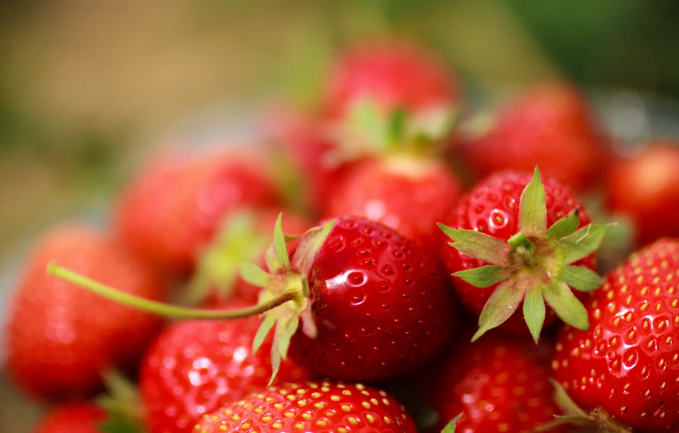Photo wallpaper berries, food, harvest, strawberry, red, bokeh, blurred background