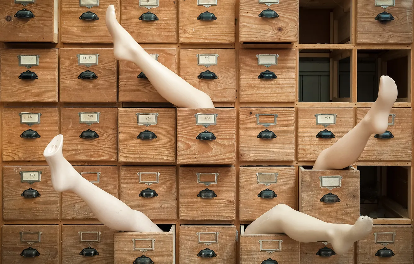 Photo wallpaper feet, wardrobe, box