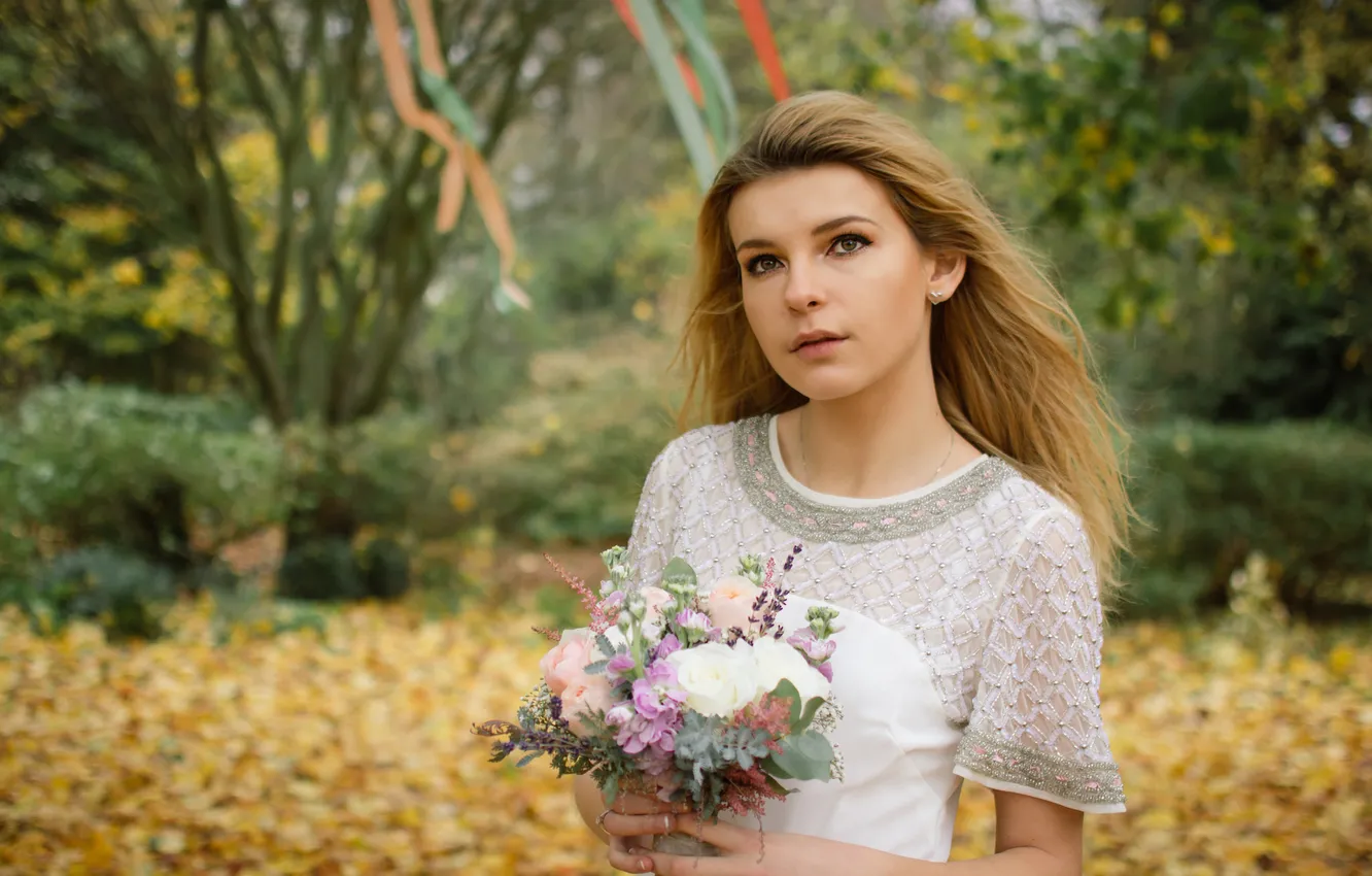 Photo wallpaper autumn, eyes, leaves, girl, trees, Park, hair, bouquet