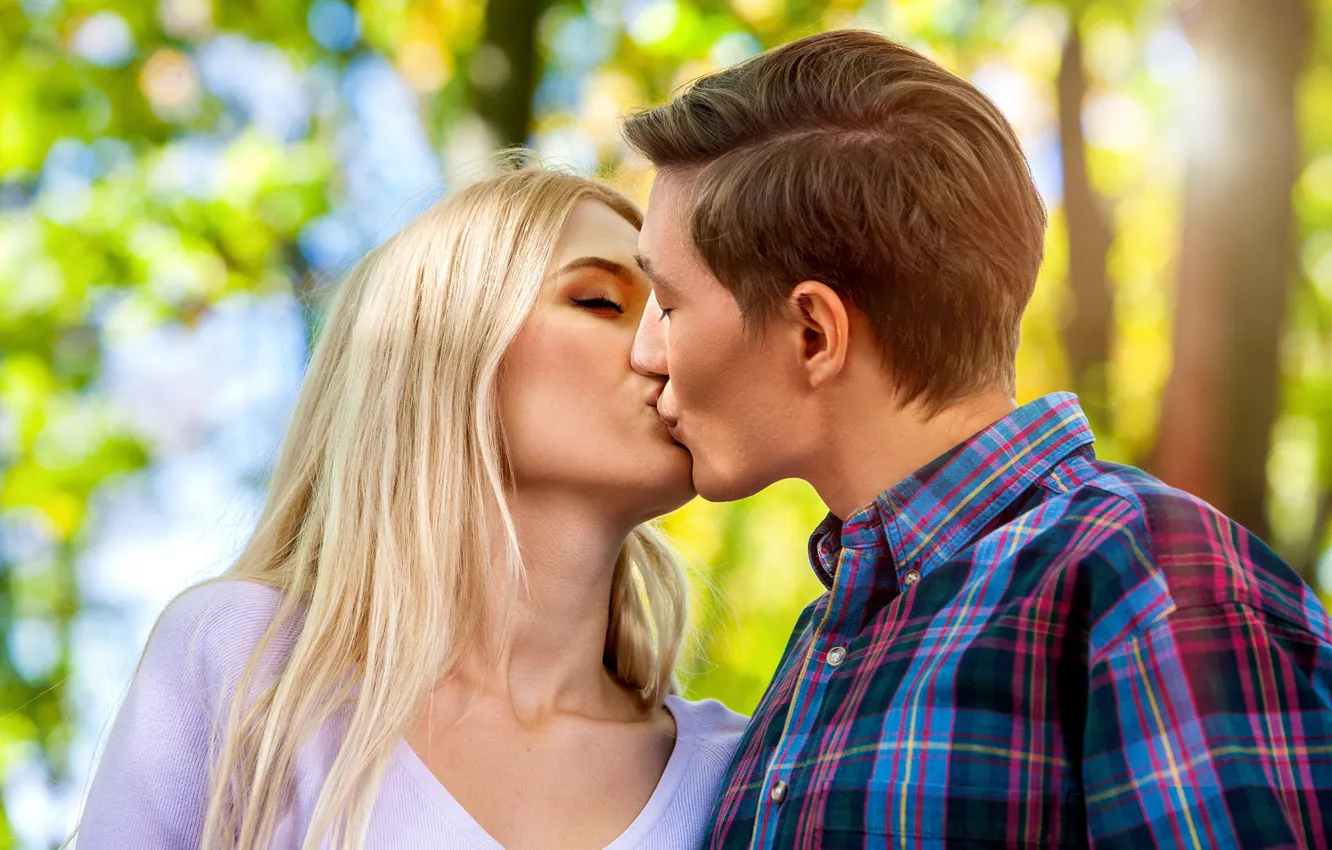 Photo wallpaper girl, the sun, kiss, pair, guy, lovers