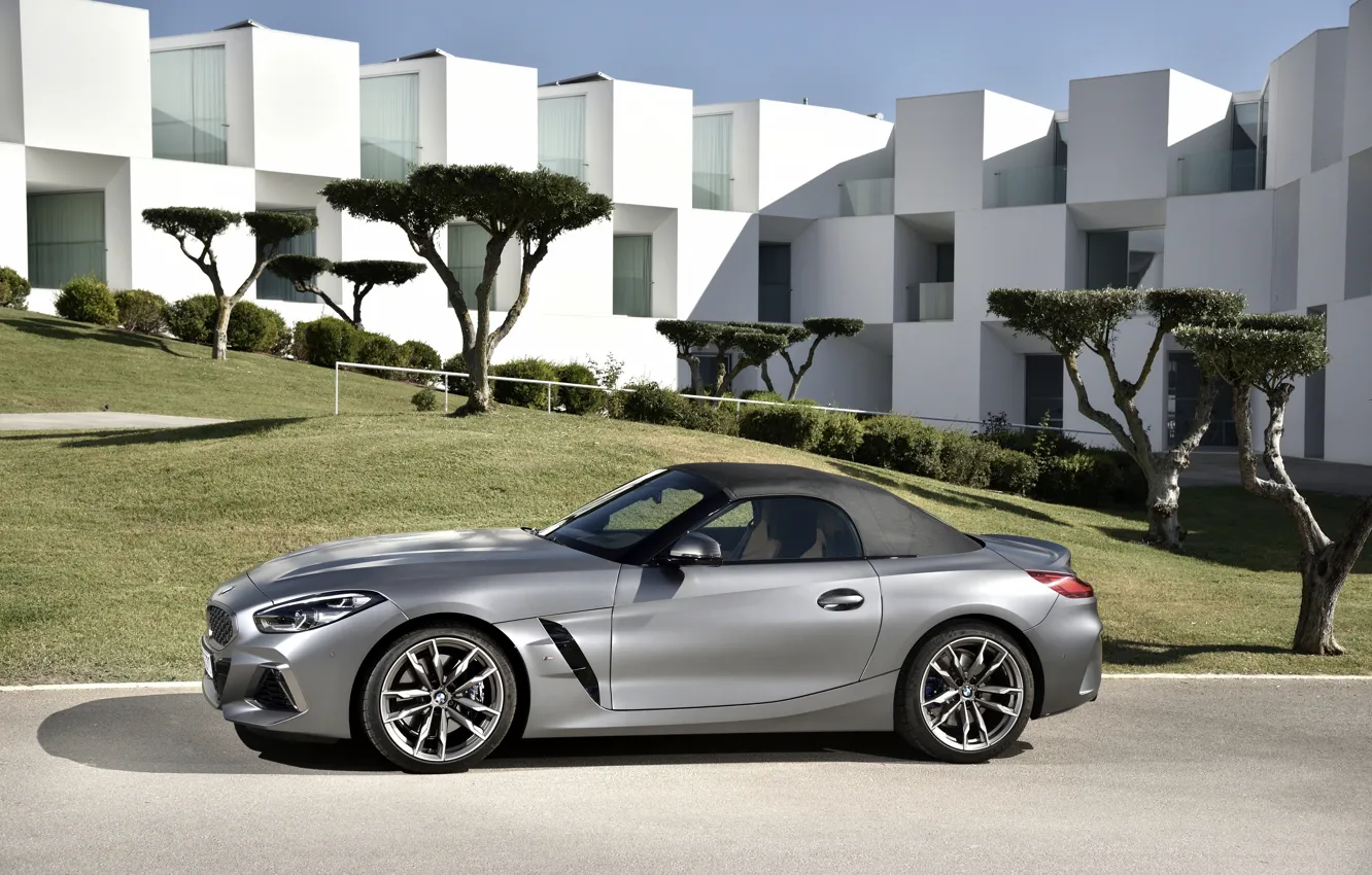 Photo wallpaper grey, lawn, the building, BMW, Roadster, BMW Z4, M40i, Z4