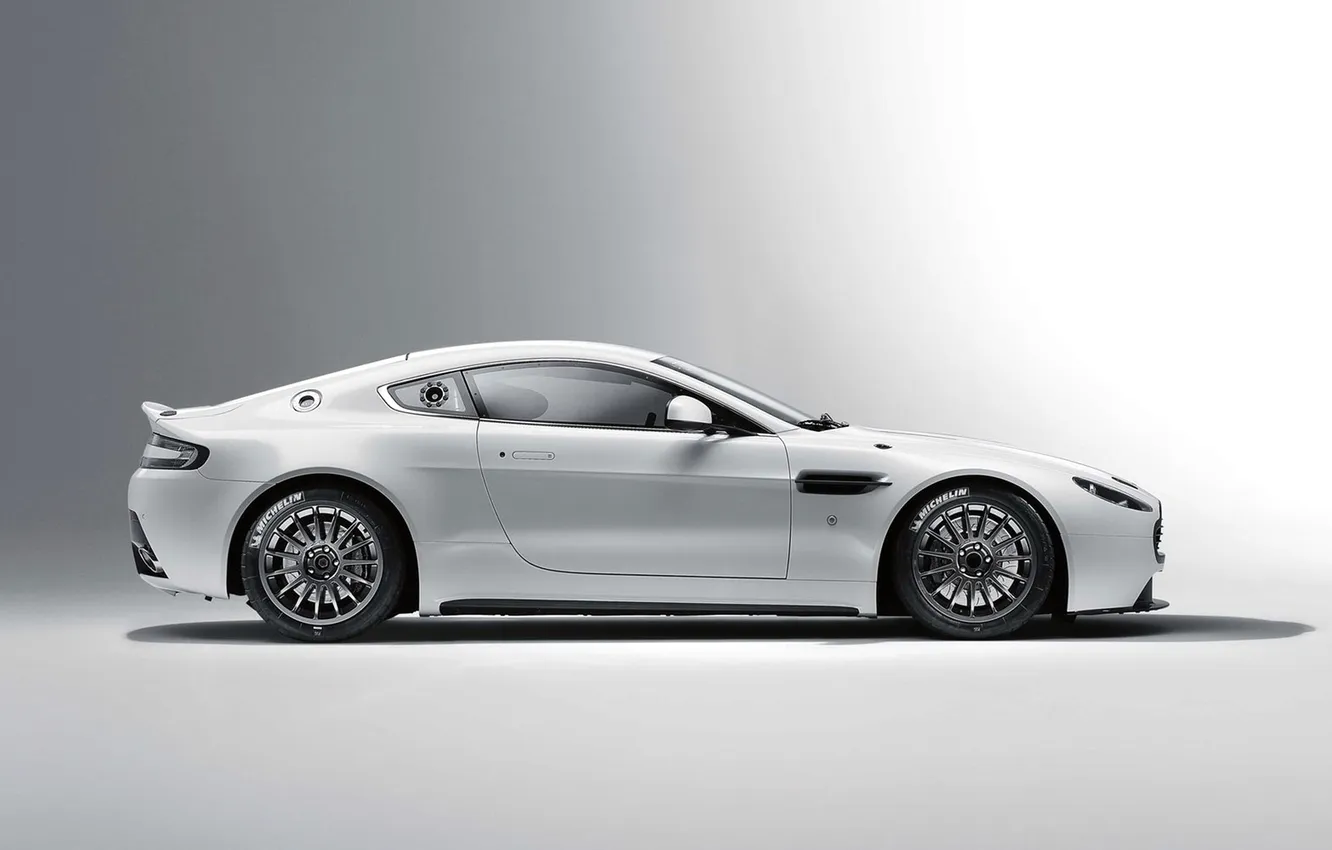 Photo wallpaper auto, white, Aston Martin, Vantage, sports car, side view, Coupe, GT4