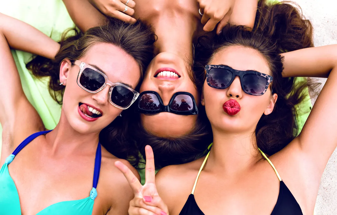 Photo wallpaper fun, friends, bikini, sunglasses