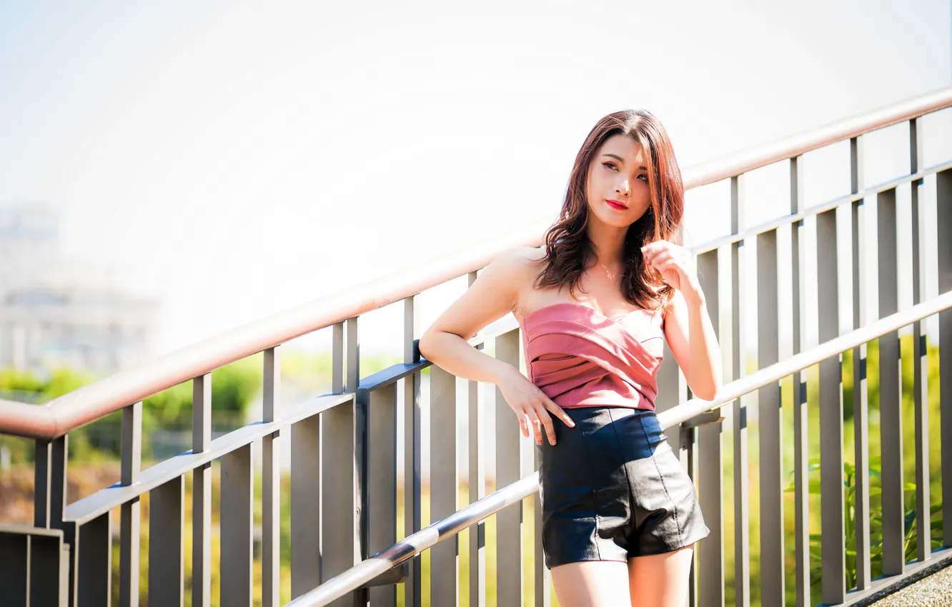 Photo wallpaper girl, shorts, railings, topic, Asian