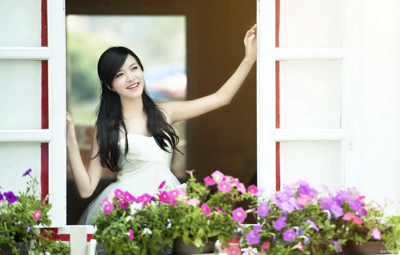 Photo wallpaper summer, girl, the sun, flowers, city, the city, smile, mood