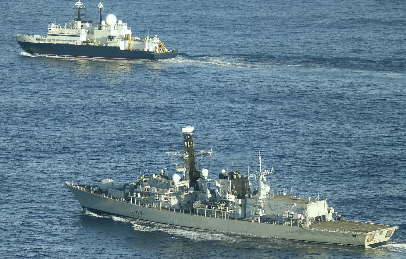 Photo wallpaper the destroyer HMS Somerset, Yantar oceanographic vessel, 2025