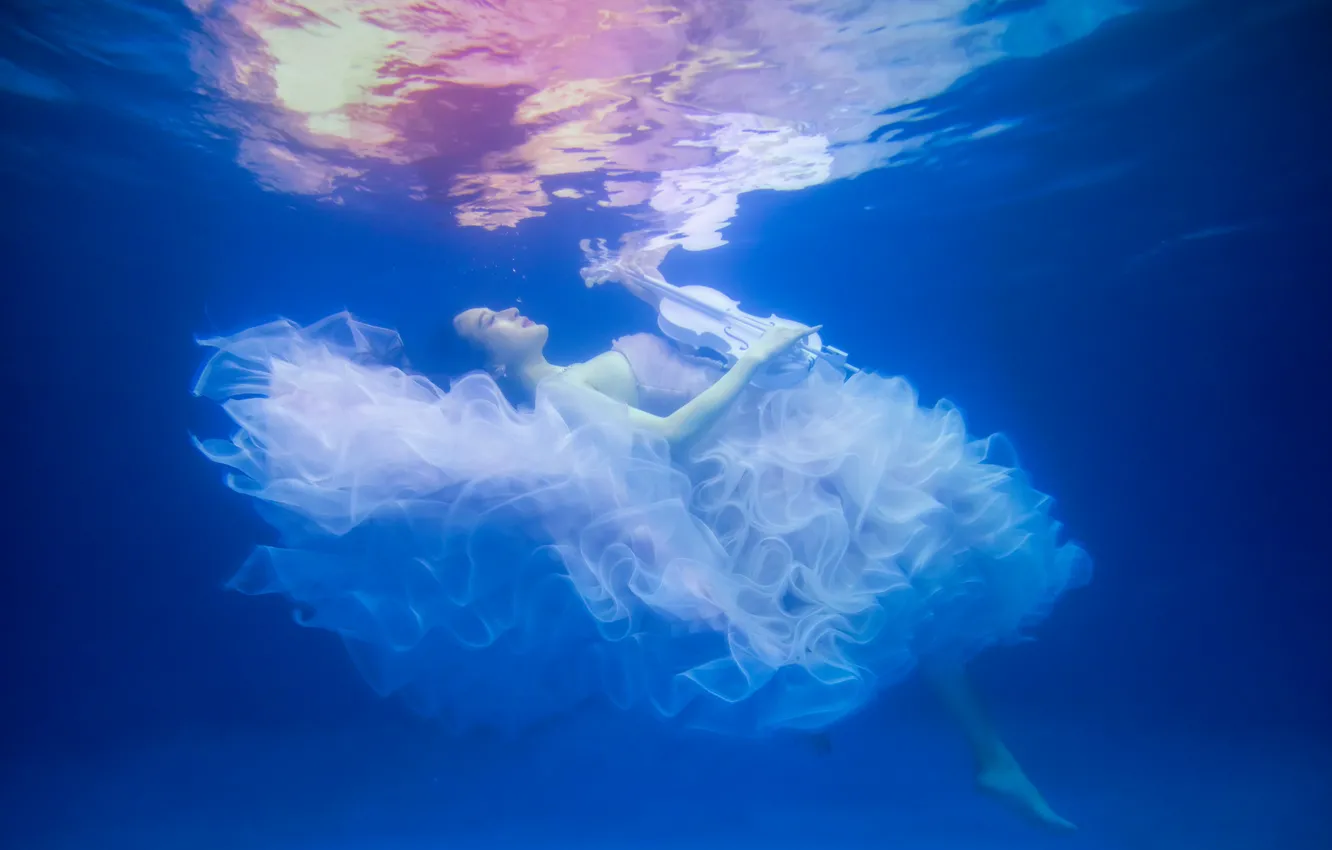 Photo wallpaper water, girl, violin, the situation, dress, under water