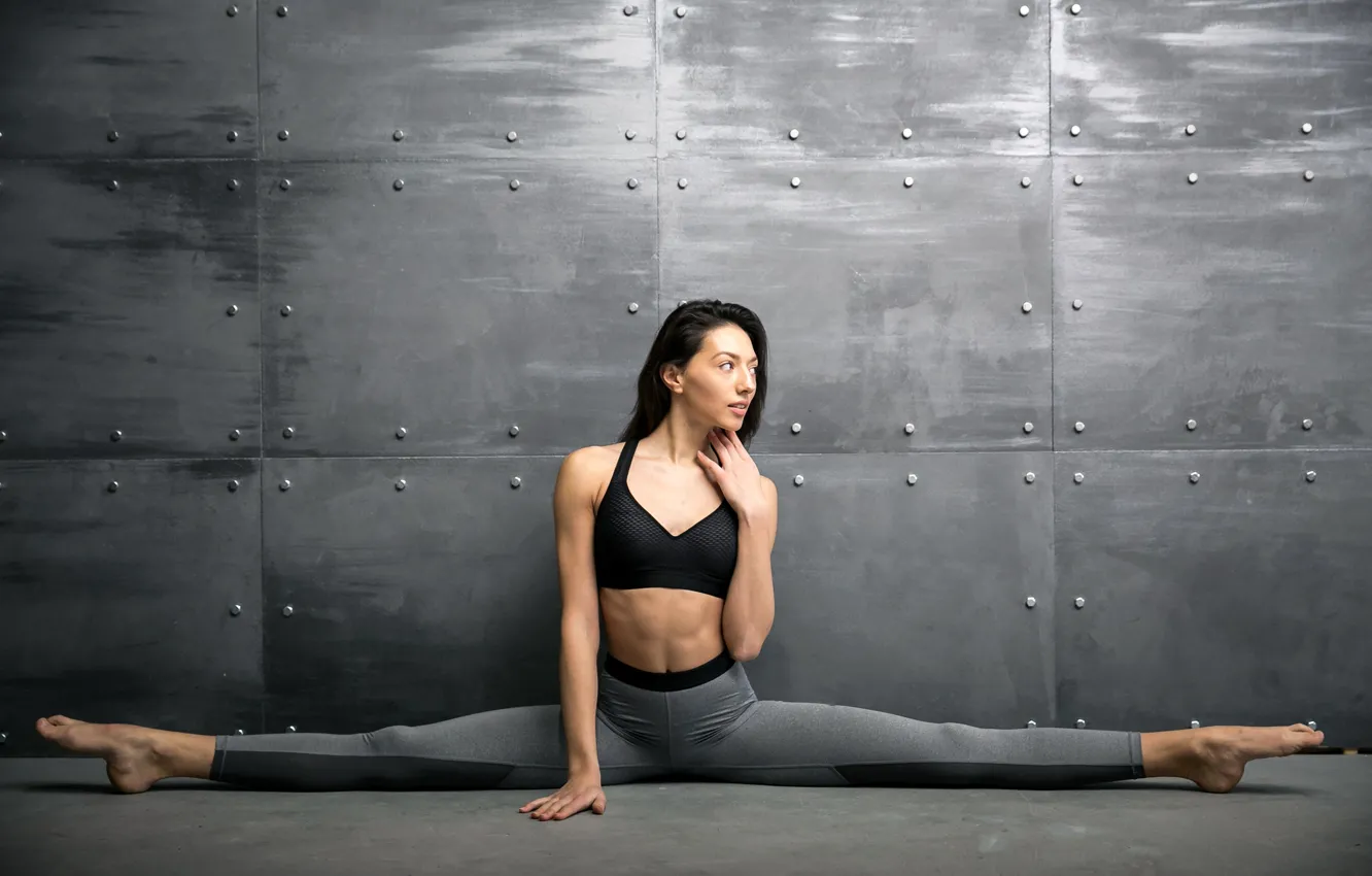 Photo wallpaper girl, pose, wall, Mike, figure, brunette, sports, fitness