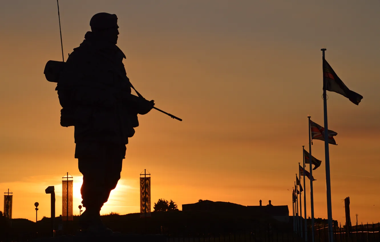 Photo wallpaper the sun, sunset, weapons, silhouette, soldiers, Royal, equipment, commando