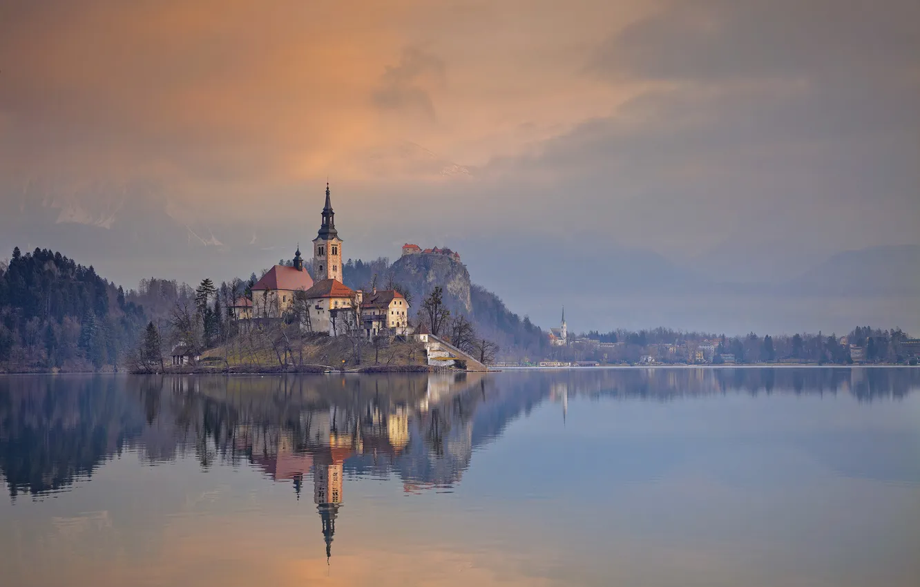 Photo wallpaper Slovenia, Bled, Foggy spring morning