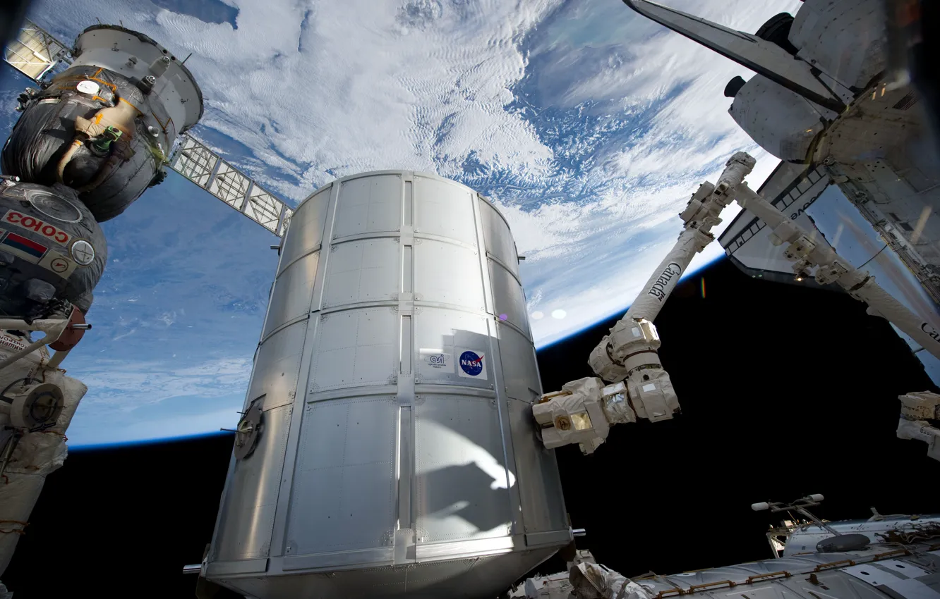 Photo wallpaper space, earth, Shuttle, ISS, Soyuz TMA, the last flight of discovery