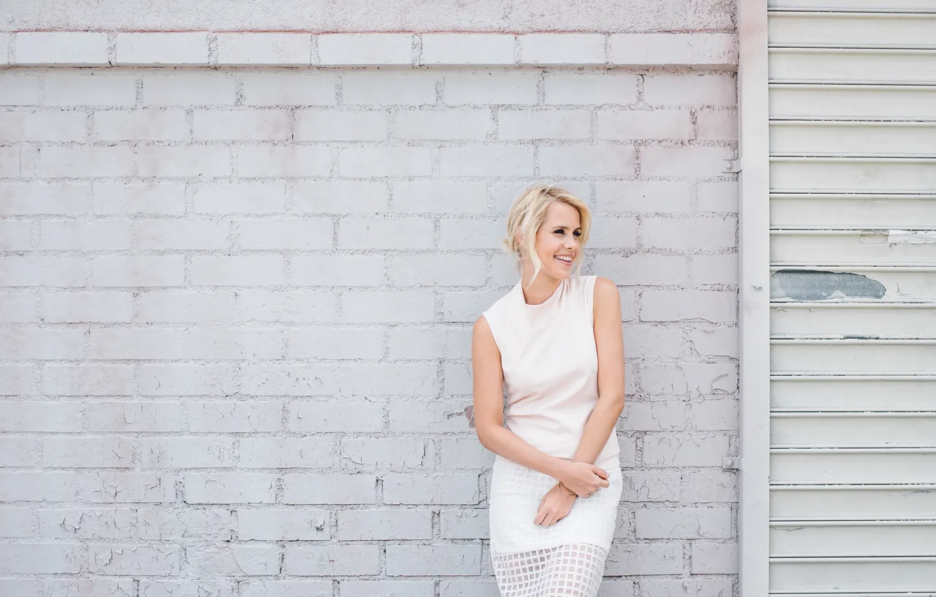 Photo wallpaper smile, wall, brick, makeup, figure, dress, actress, hairstyle