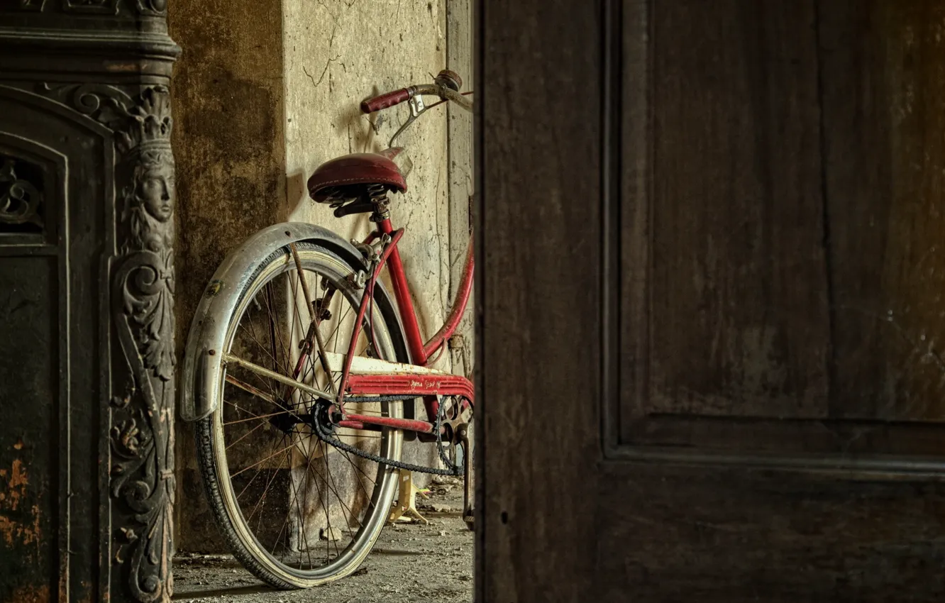 Photo wallpaper bike, room, the door