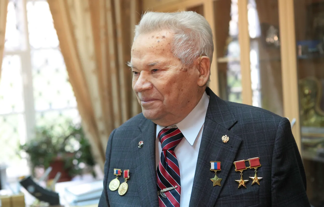Photo wallpaper medals, 10.11.1919 - 23.12.2013, the Creator of the legendary machine, weapons designer, Mikhail Timofeevich Kalashnikov