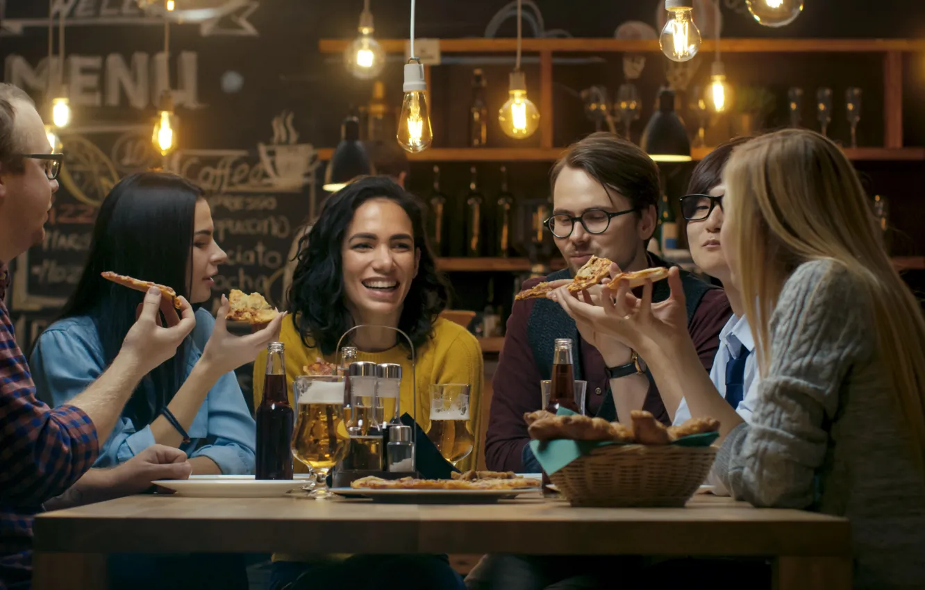 Photo wallpaper smile, people, restaurant, pizza, pizza, restaurant, Italian cuisine, Italian food