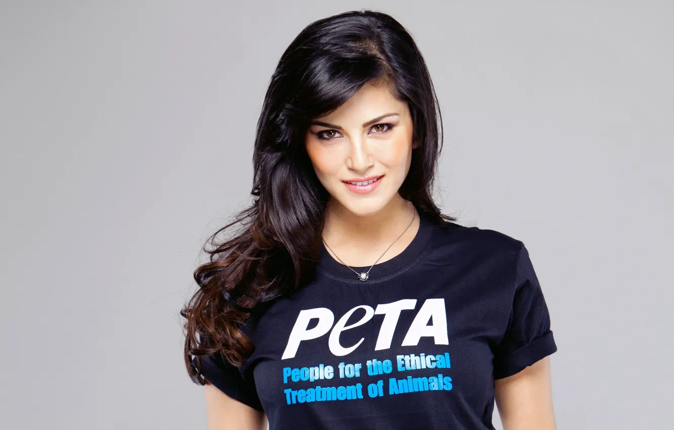 Photo wallpaper look, model, actress, brunette, t-shirt, Sunny Leone