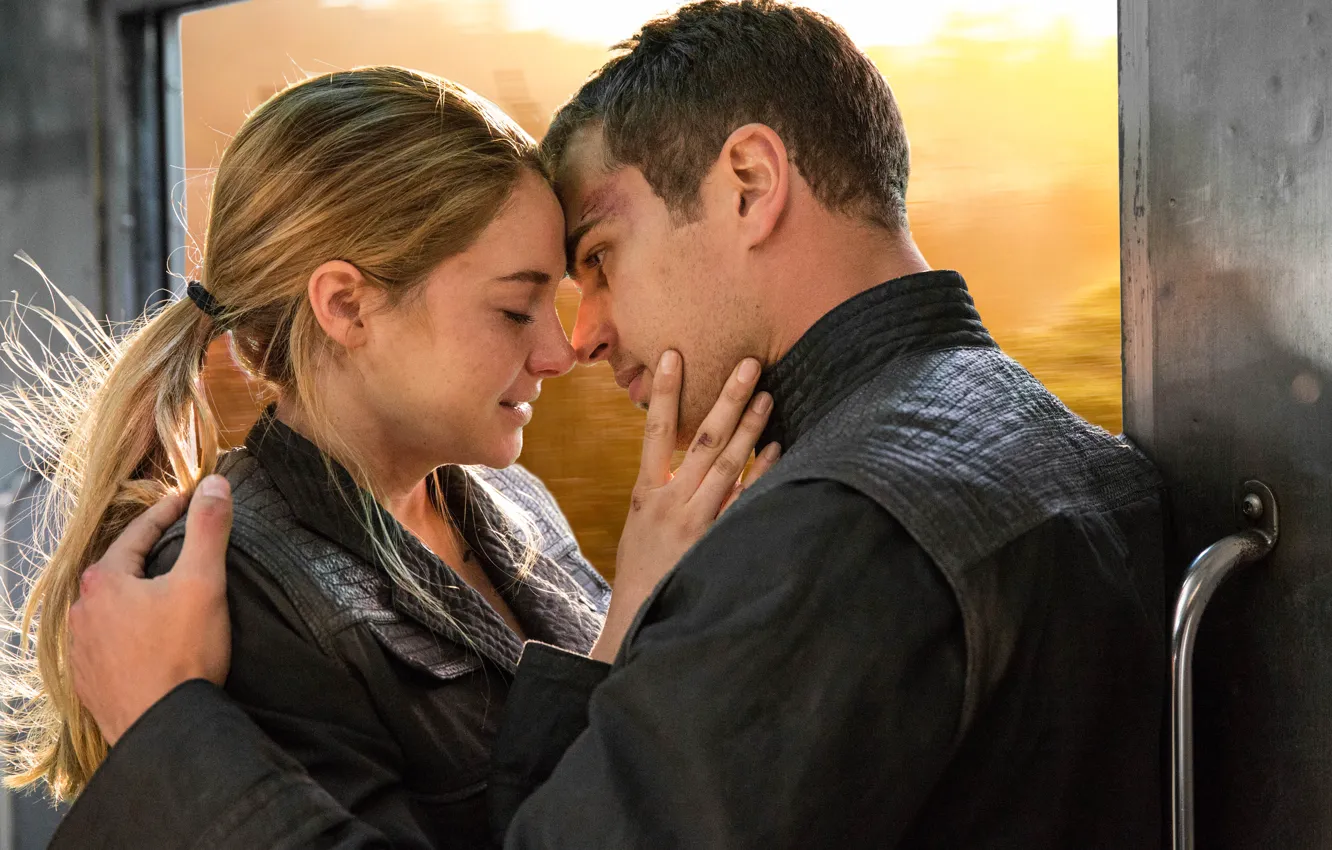 Photo wallpaper Theo James, Shailene Woodley, Divergent