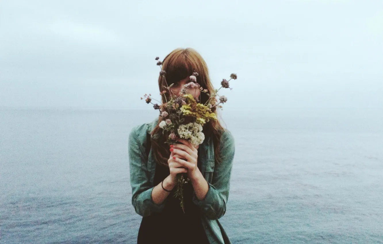 Photo wallpaper girl, sky, sea, eyes, hair, horizon, bouquet