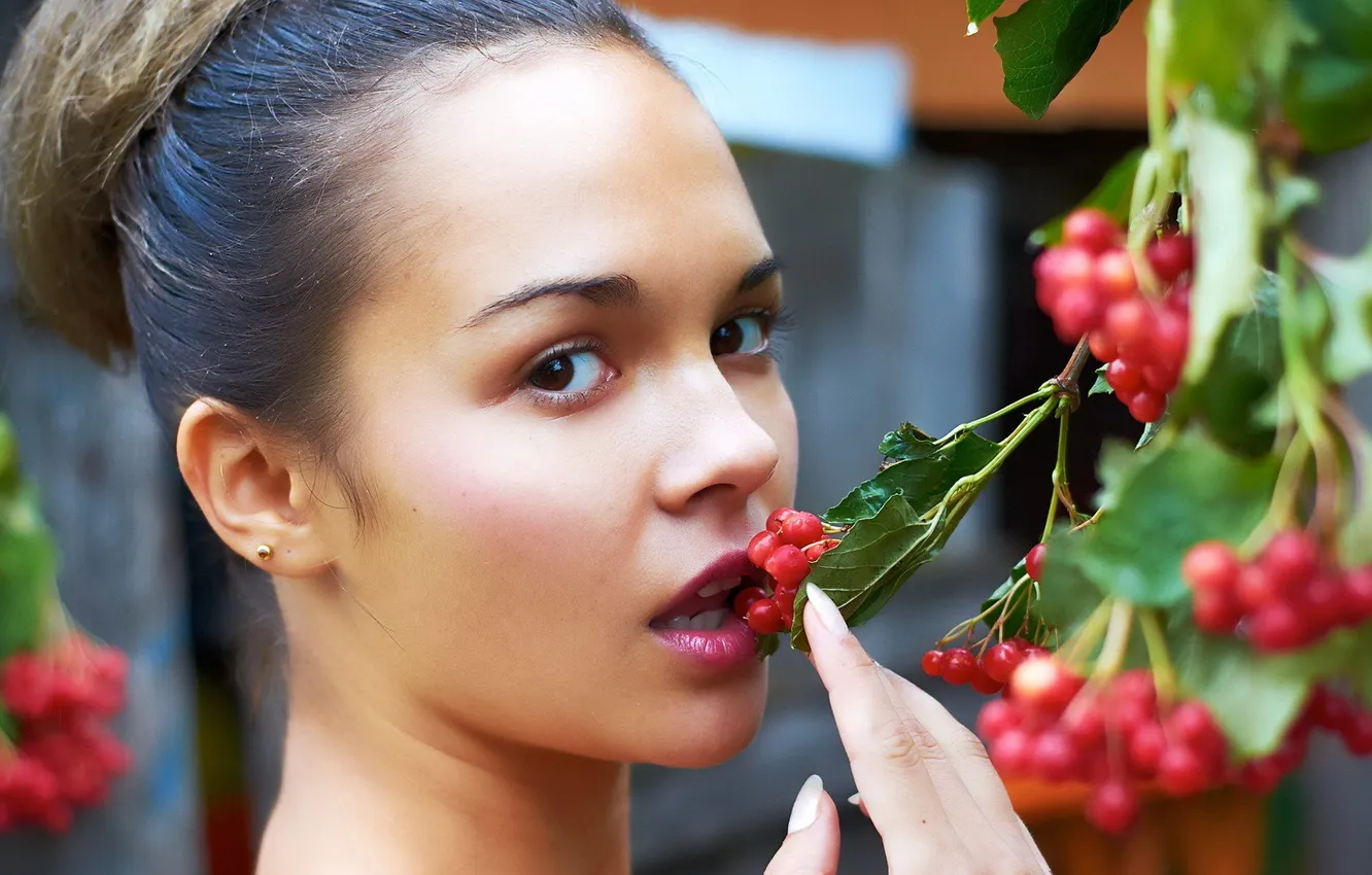 Photo wallpaper girl, nature, berries
