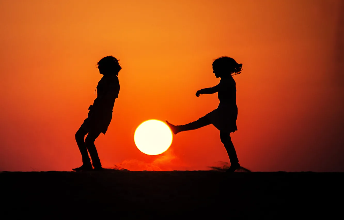 Photo wallpaper the sun, children, silhouette