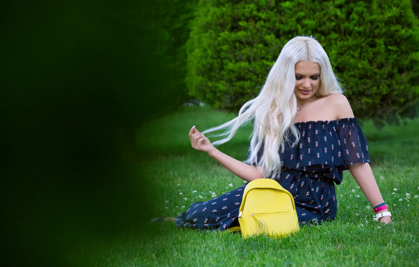 Photo wallpaper grass, face, style, hair, dress, blonde, bag, beauty