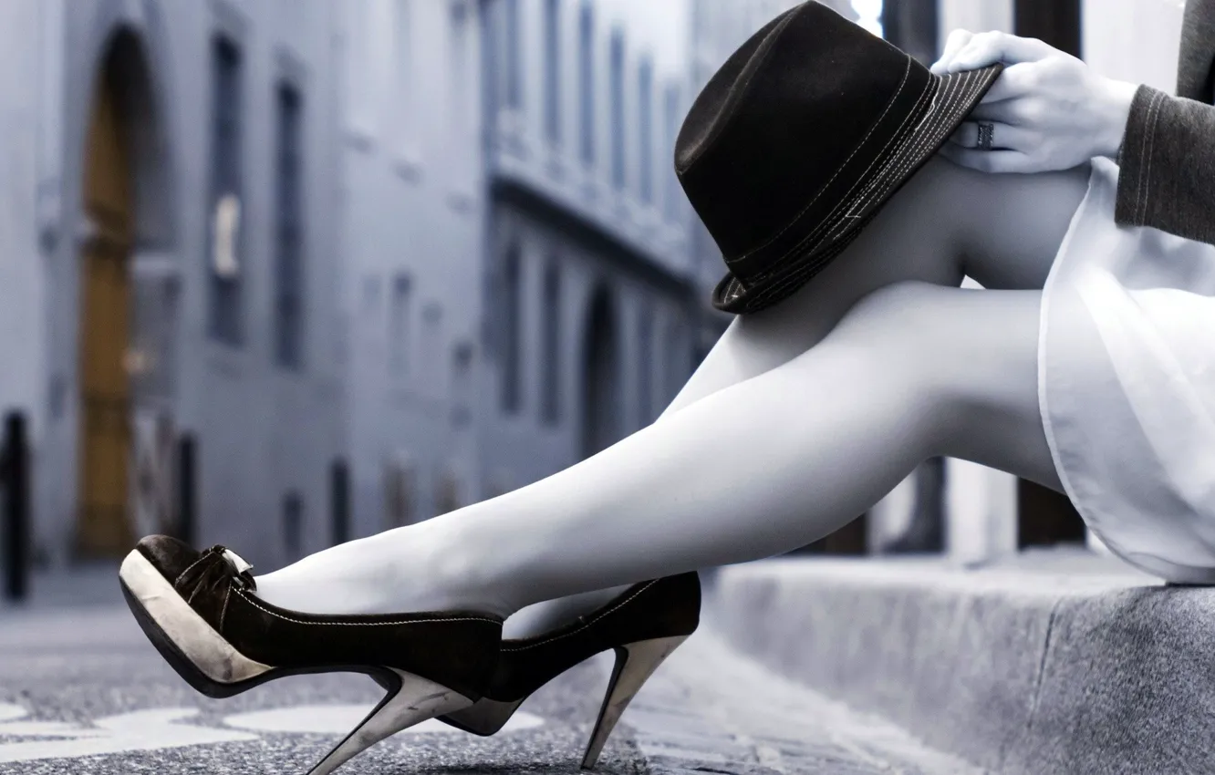 Photo wallpaper girl, hat, legs, heels
