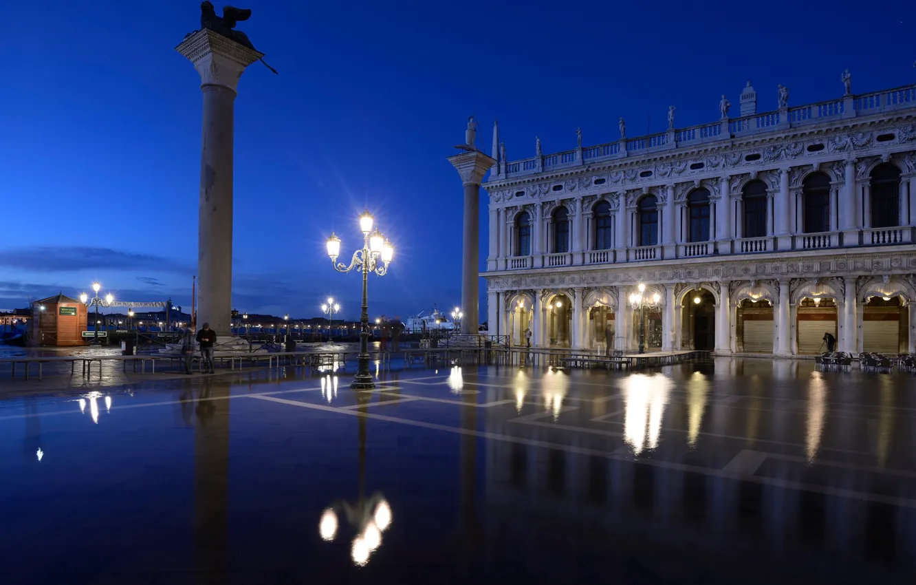 Photo wallpaper night, lights, reflection, Italy, lantern, Venice, Piazzetta, column of St. Mark