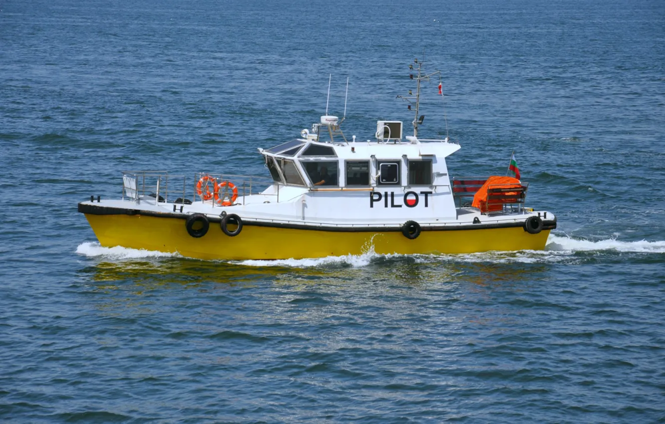 Photo wallpaper boat, navigation, a pilot