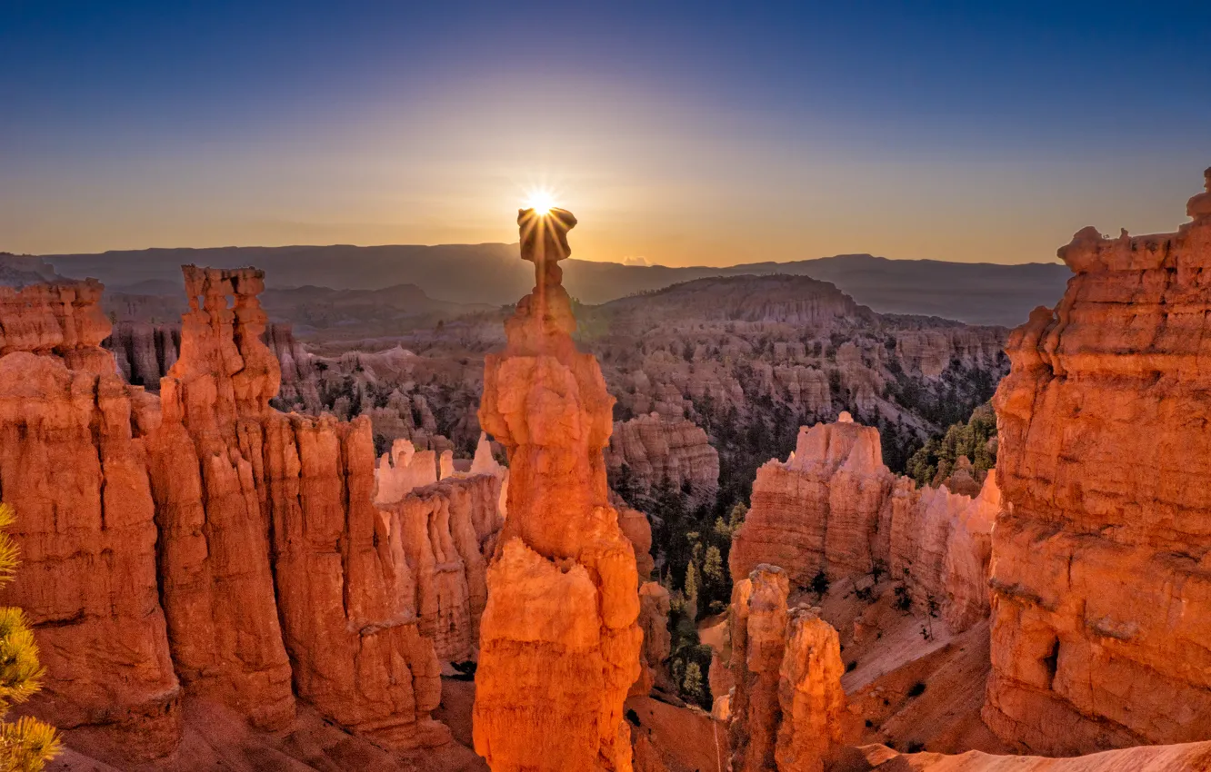 Photo wallpaper rays, sunset, mountains, rocks, Utah, USA, Bryce Canyon National Park, Thor's Hammer