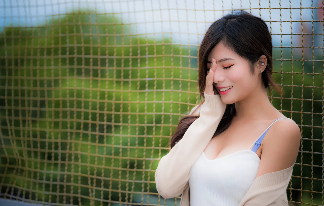 Photo wallpaper pose, background, mesh, model, portrait, hands, makeup, brunette