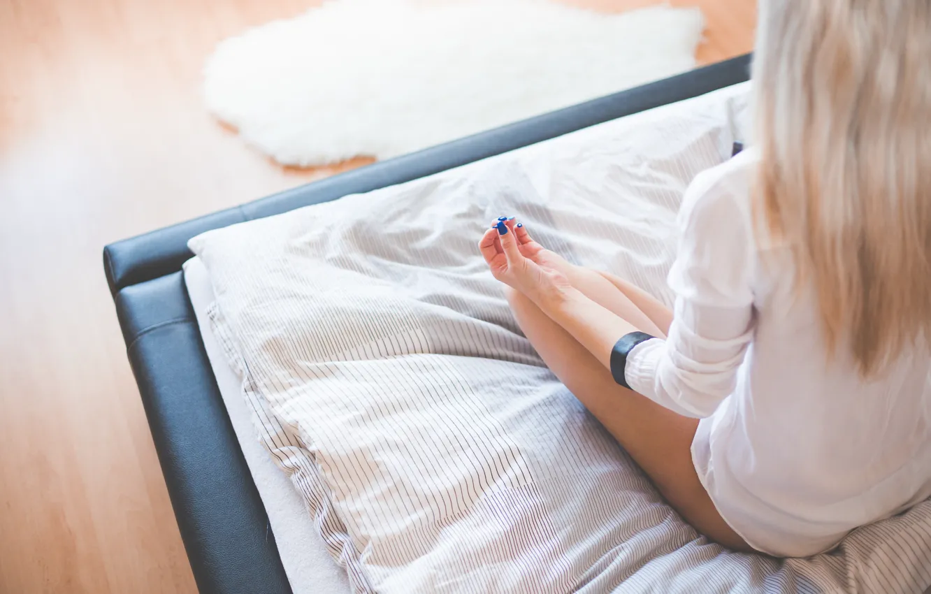 Photo wallpaper girl, manicure, meditating