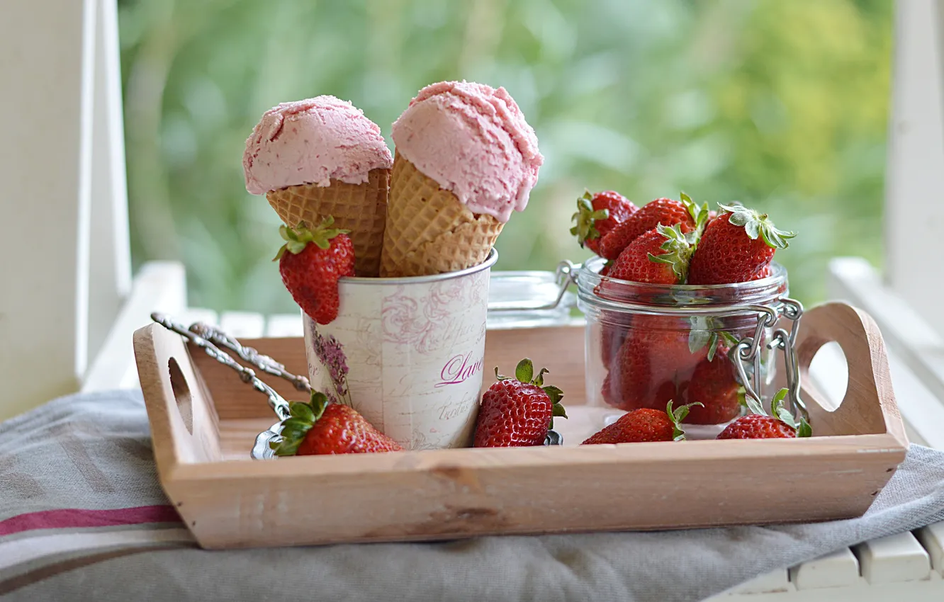 Photo wallpaper strawberry, ice cream, horn