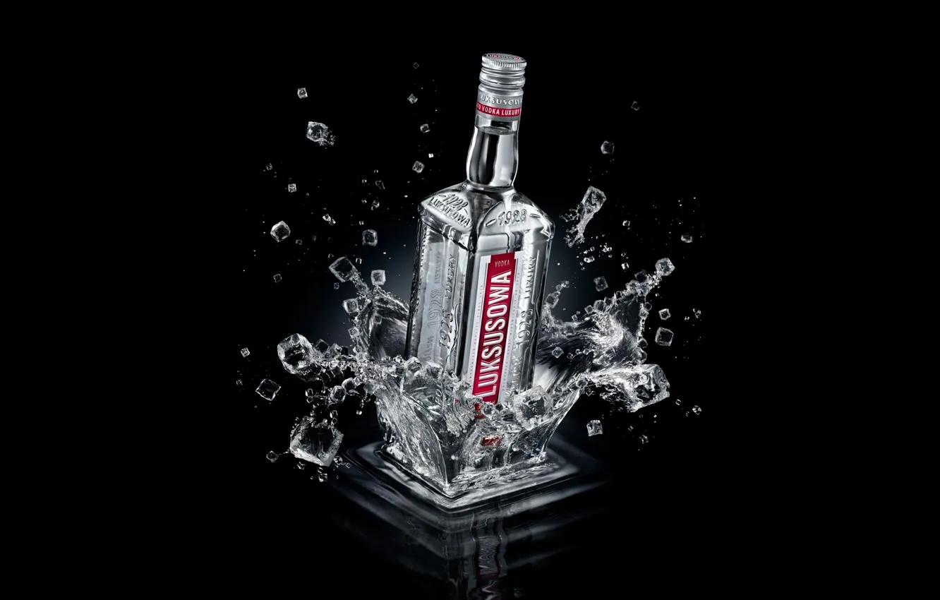 Photo wallpaper squirt, background, cubes, vodka, vodka.Luksusowa.bottle