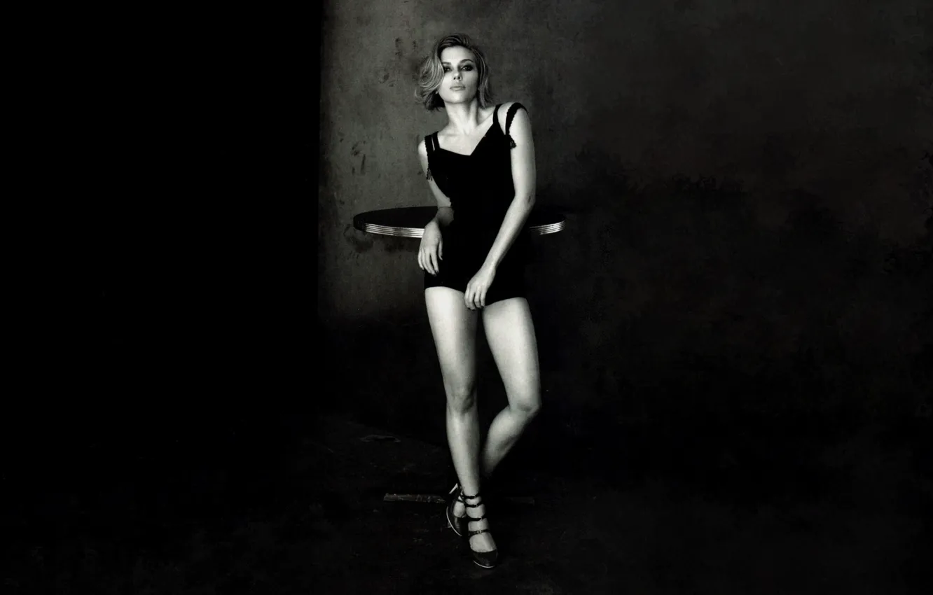 Photo wallpaper girl, figure, b/W, actress, Scarlett Johansson, legs, Scarlett Johansson