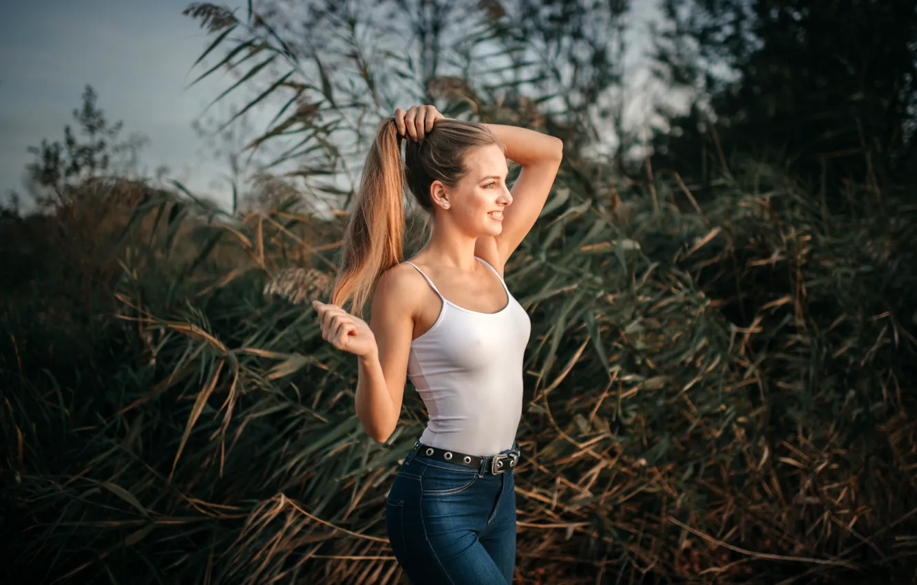 Photo wallpaper grass, the sun, nature, sexy, pose, model, portrait, jeans