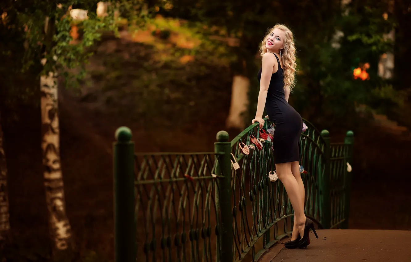 Photo wallpaper girl, bridge, pose, smile, castle, figure, dress, hairstyle
