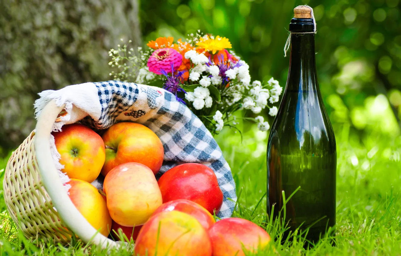 Photo wallpaper grass, flowers, wine, basket, apples, bouquet, picnic, napkin