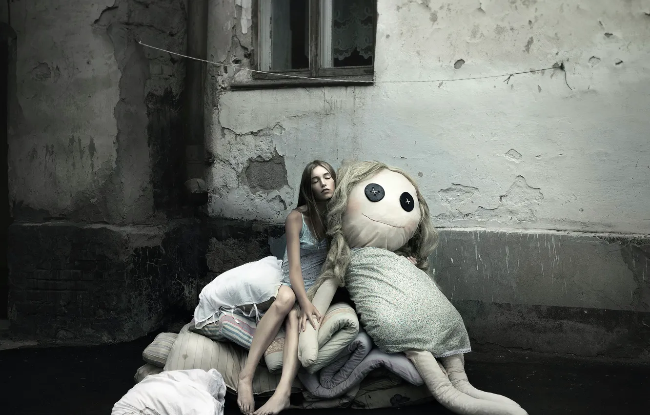 Photo wallpaper girl, the city, sleep, doll, window, barefoot