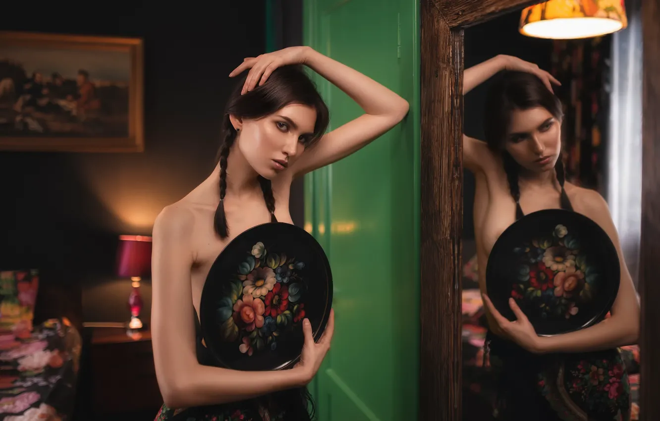 Photo wallpaper reflection, braids, sponge, Oleg Demyanchenko, Yulia Gracheva