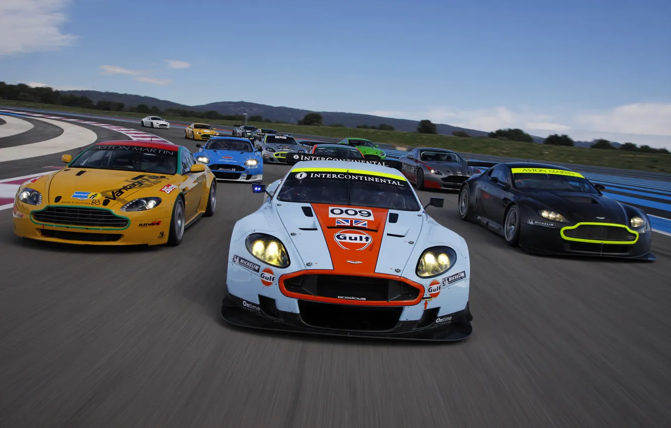 Photo wallpaper race, Aston martin, track