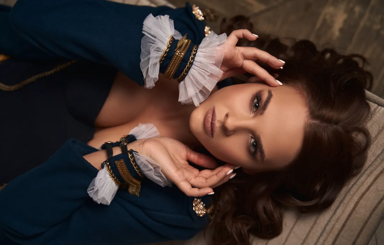 Photo wallpaper look, girl, face, hands, Maxim Clip