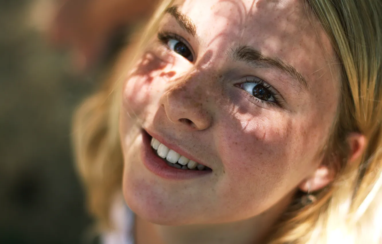 Photo wallpaper look, girl, smile, brown-eyed