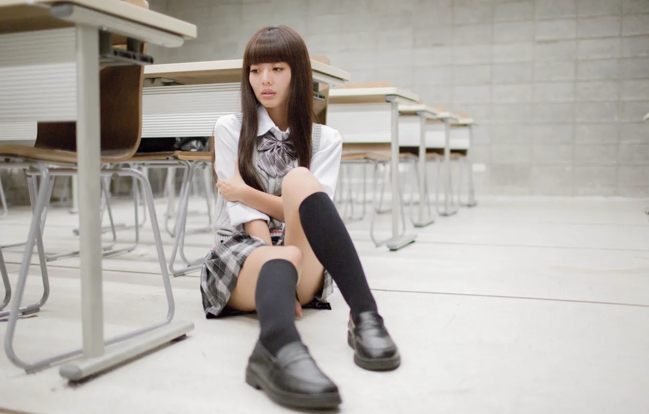 Photo wallpaper girl, face, sadness, hair, skirt, floor, Klas