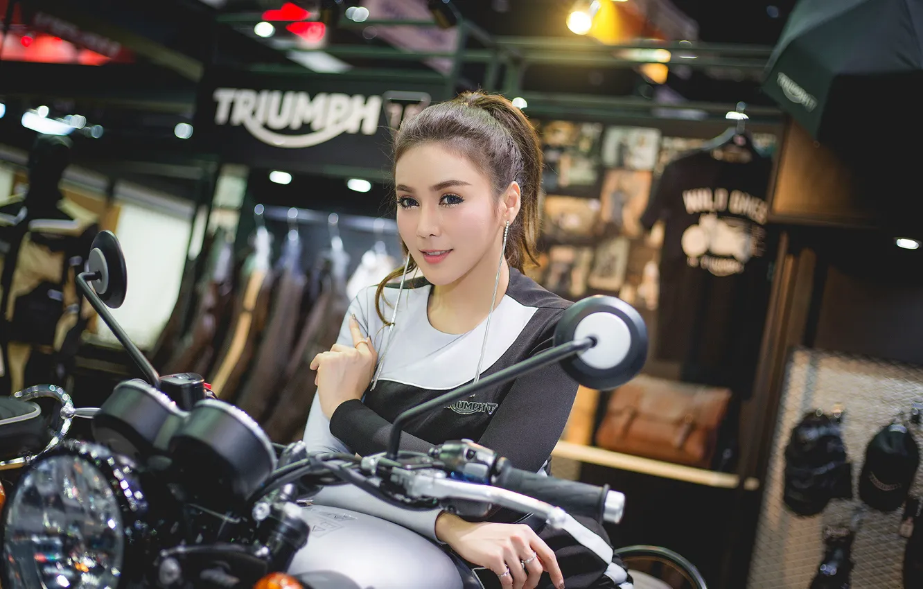 Photo wallpaper look, girl, face, bike