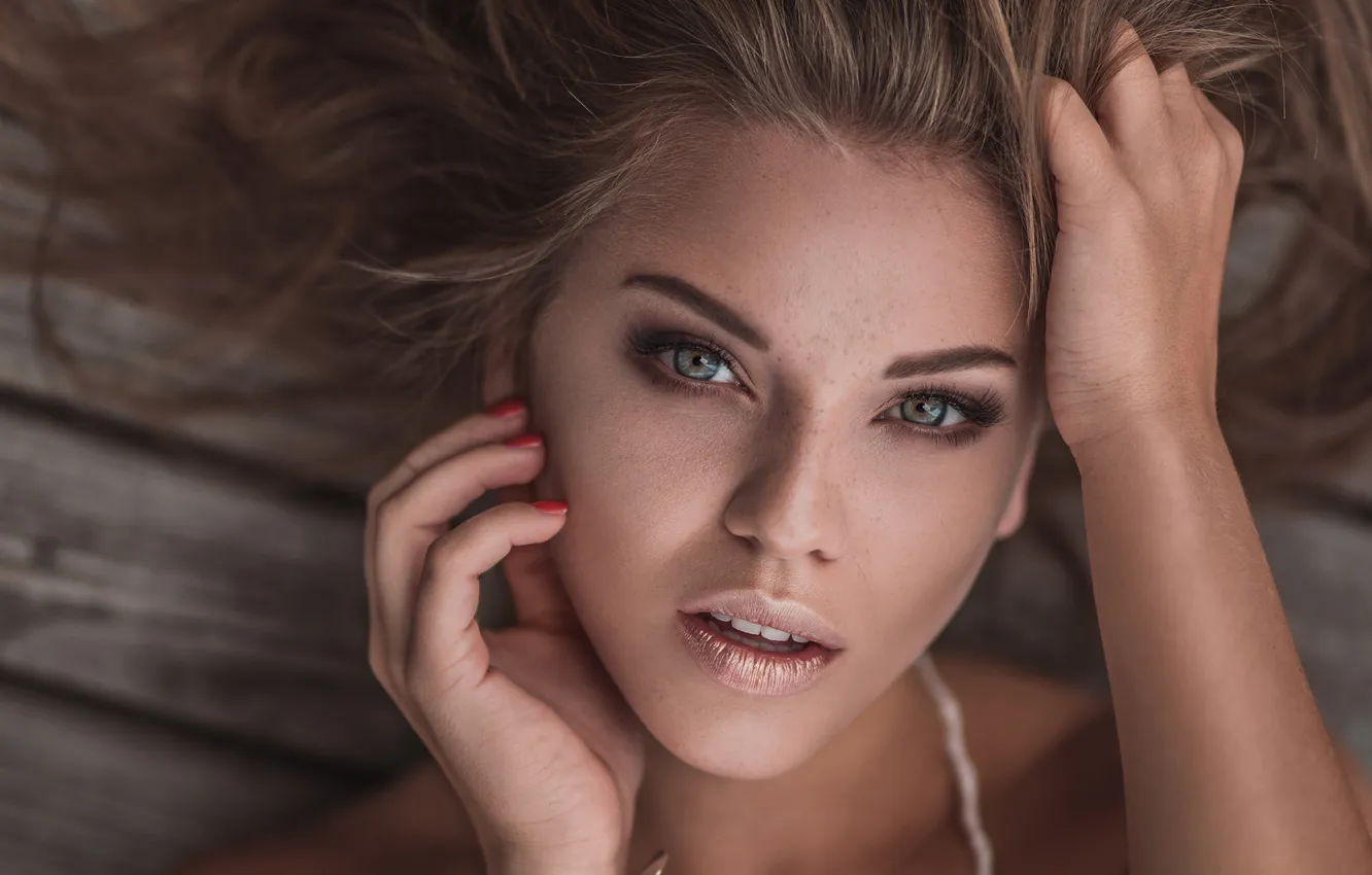 Photo wallpaper look, close-up, face, model, portrait, hands, makeup, hairstyle