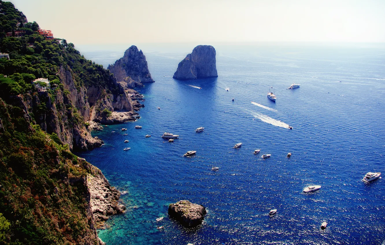 Photo wallpaper shore, Italy, boats, huge, steamers, breathtaking cliffs, protruding from the depths of the sea, amazing …