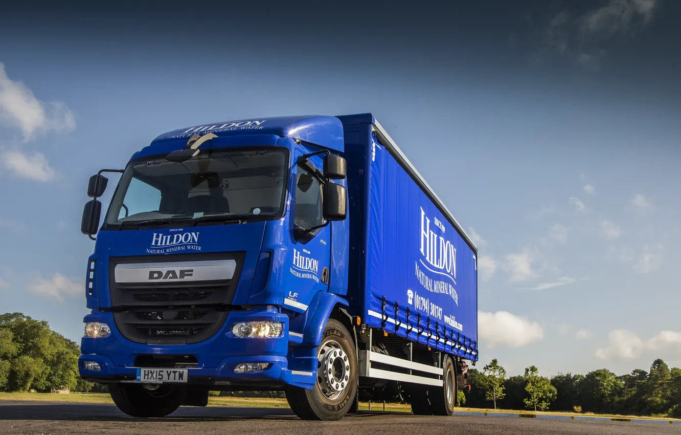 Photo wallpaper Truck, bottom view, DAF