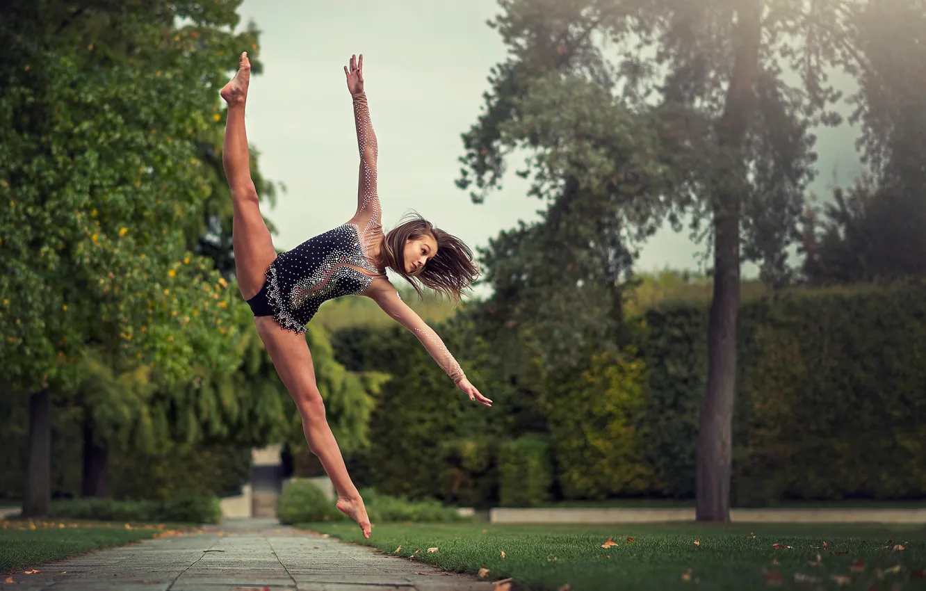 Photo wallpaper jump, grace, flight, twine, gymnast, Samantha Moon
