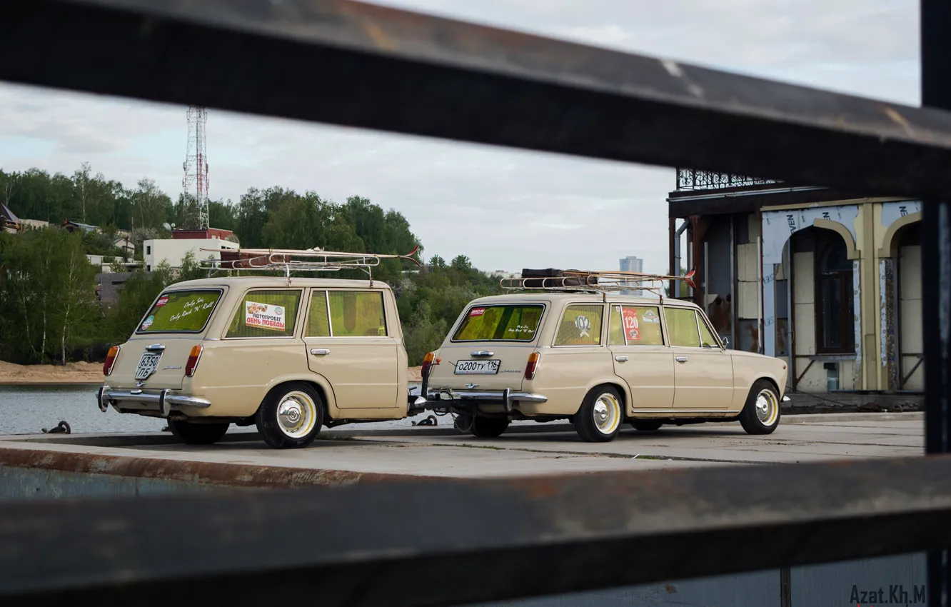 Photo wallpaper retro, tuning, the trailer, Lada, 2102, cream, Soviet classics